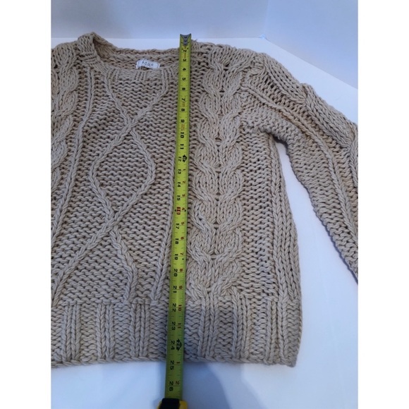 NWT CHUNKY CABLE KNIT SWEATER - Picture 9 of 10